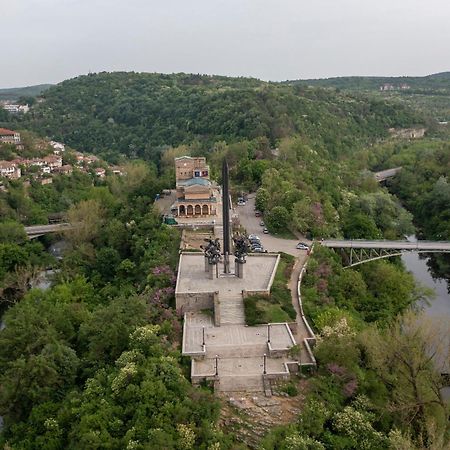 Bobevata Guest House - Floor 2 - Stunning View Old Town Veliko Tărnovo Exteriör bild
