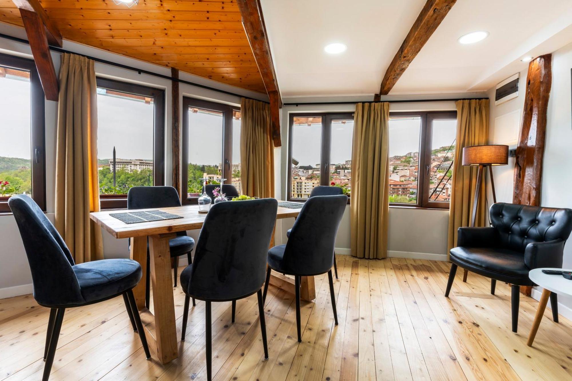 Bobevata Guest House - Floor 2 - Stunning View Old Town Veliko Tărnovo Exteriör bild