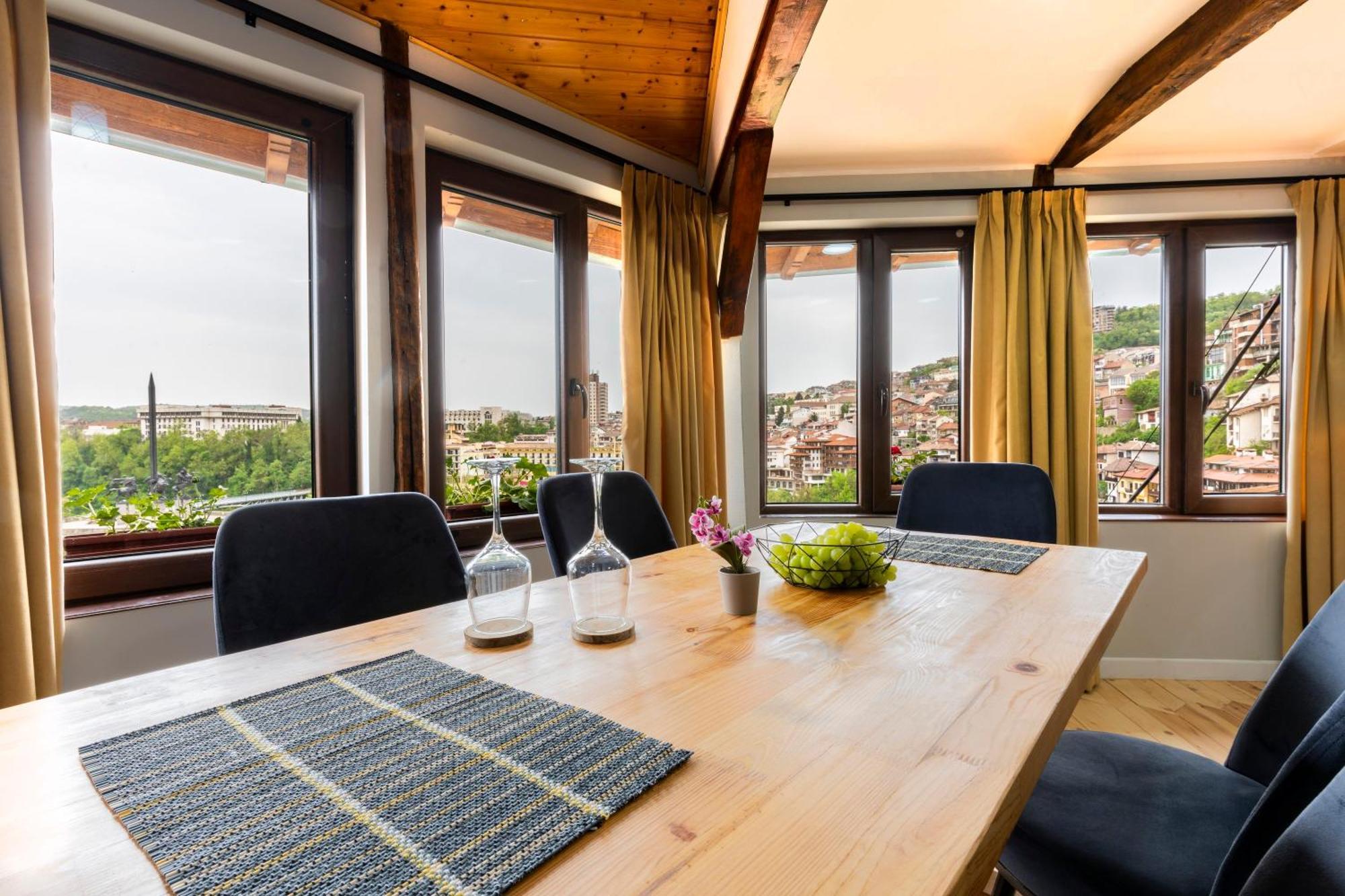 Bobevata Guest House - Floor 2 - Stunning View Old Town Veliko Tărnovo Exteriör bild