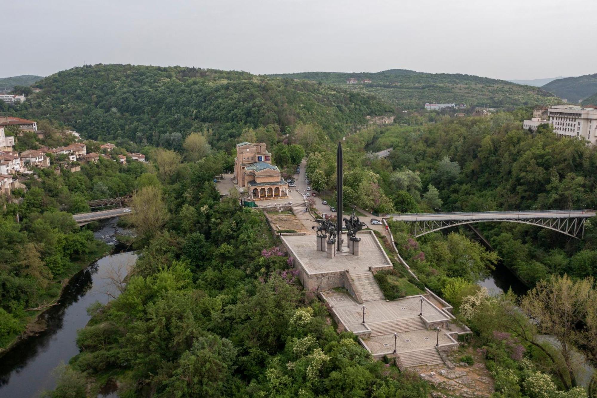 Bobevata Guest House - Floor 2 - Stunning View Old Town Veliko Tărnovo Exteriör bild