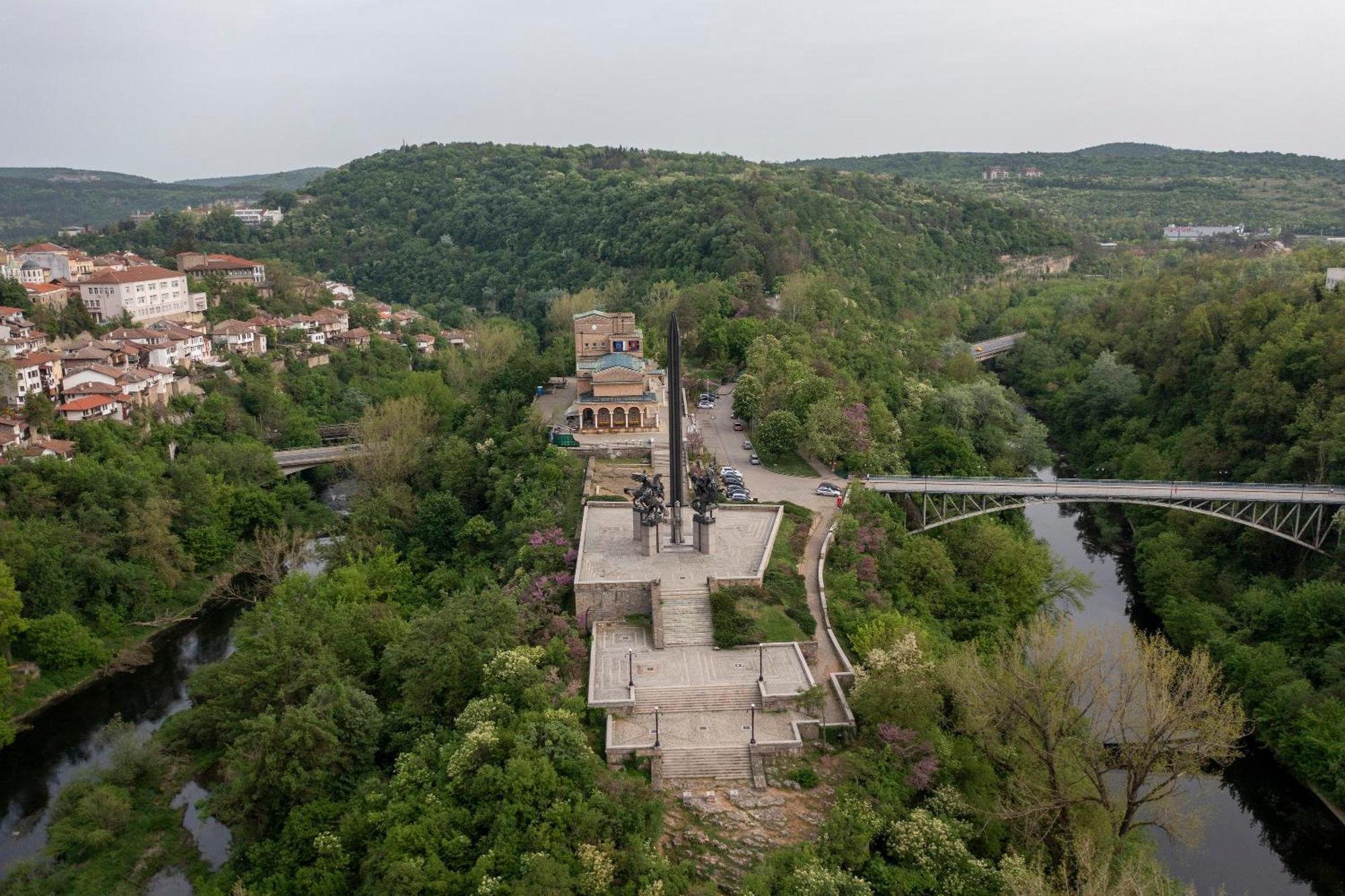 Bobevata Guest House - Floor 2 - Stunning View Old Town Veliko Tărnovo Exteriör bild