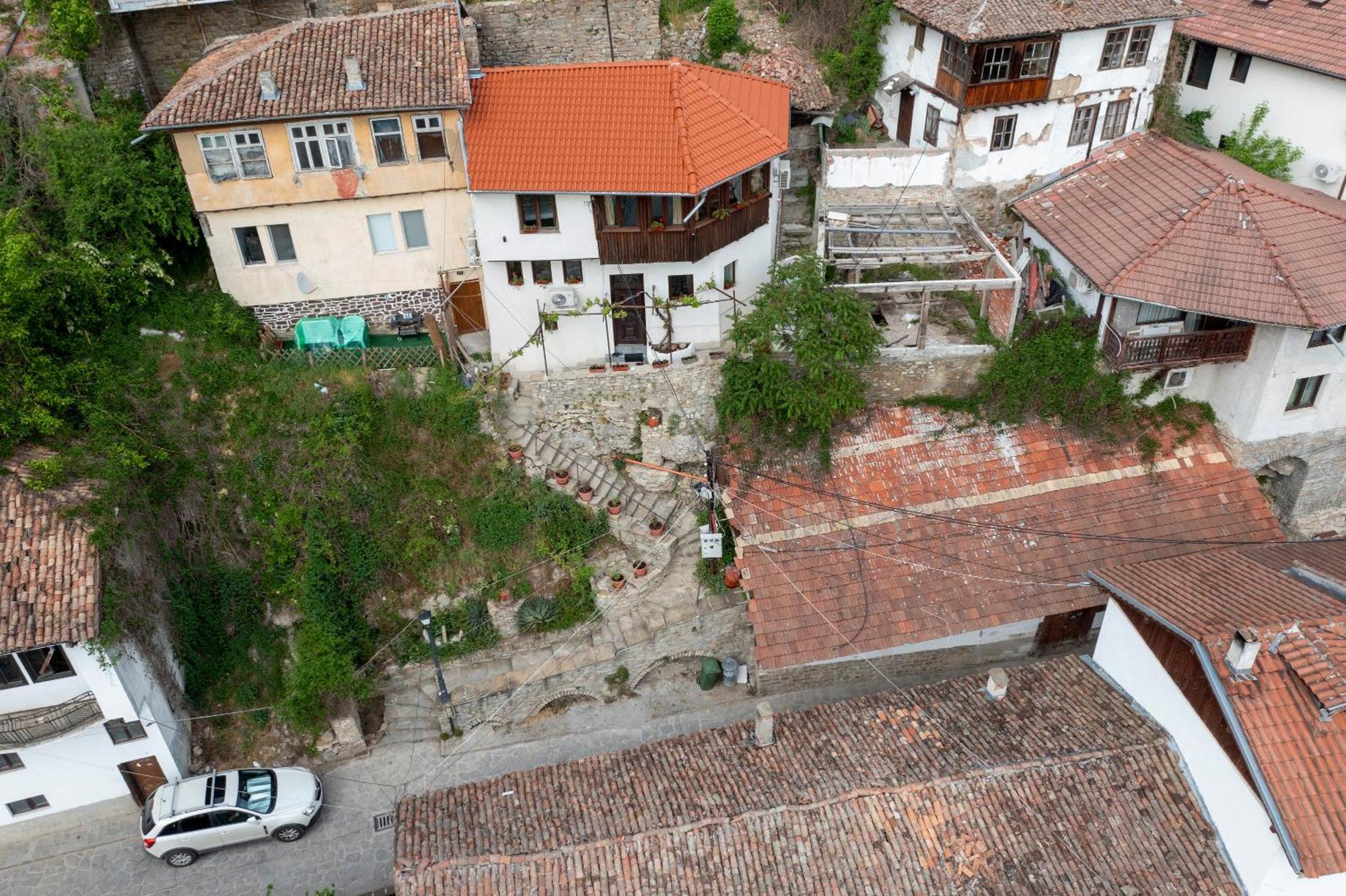 Bobevata Guest House - Floor 2 - Stunning View Old Town Veliko Tărnovo Exteriör bild