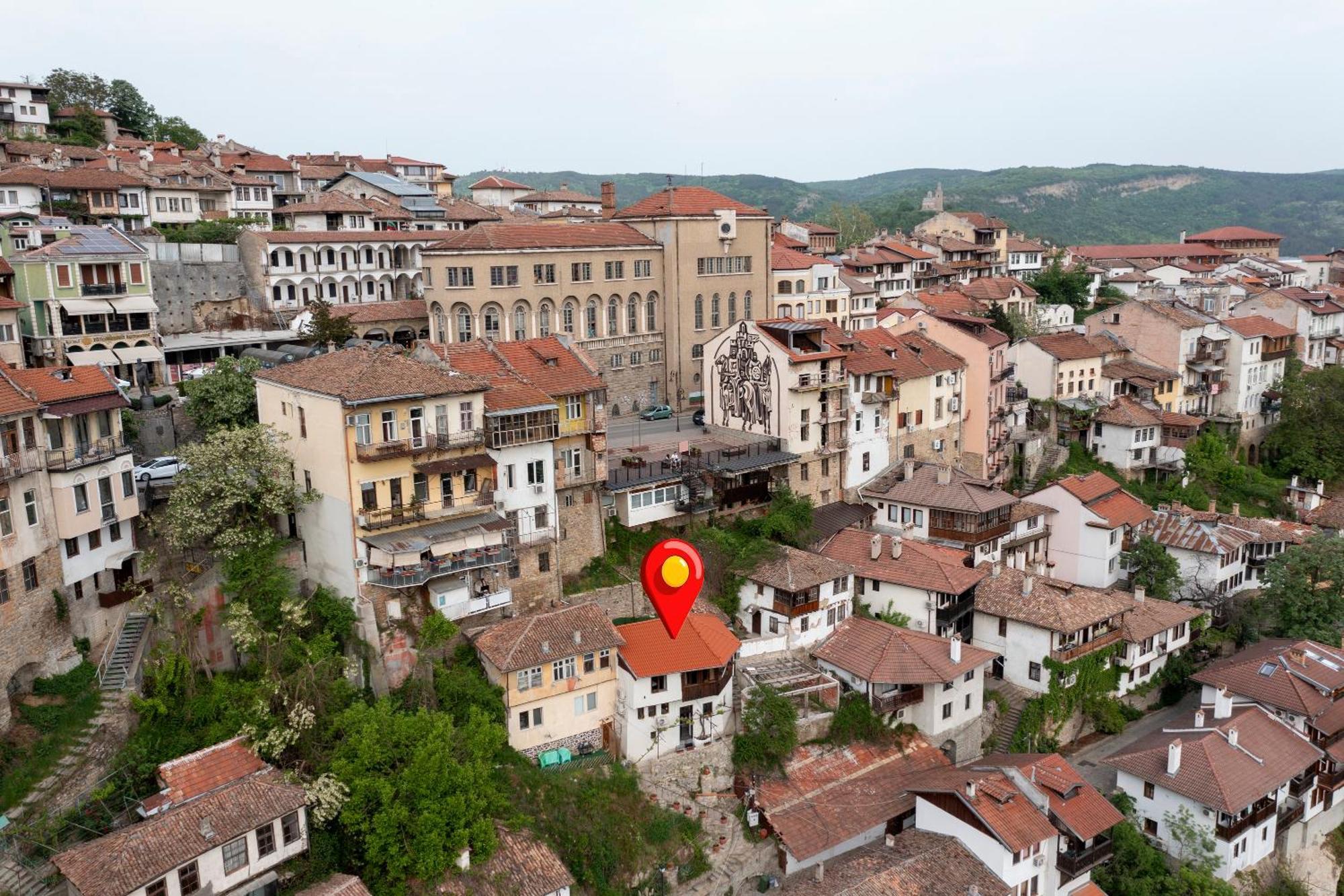 Bobevata Guest House - Floor 2 - Stunning View Old Town Veliko Tărnovo Exteriör bild